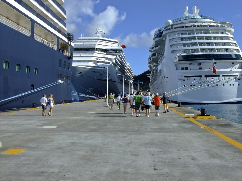 001_DSCF0652b.jpg - The cruise ship parking lot, Philipsburg, St. Maarten