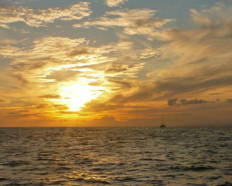 164P1000159.jpg - Na Pali Coast sunset dinner cruise, Holo Holo Charters